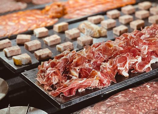 Taules amb menjar Gran Bufet Restaurant Hotel Novotel Prestigi Hotels Andorra