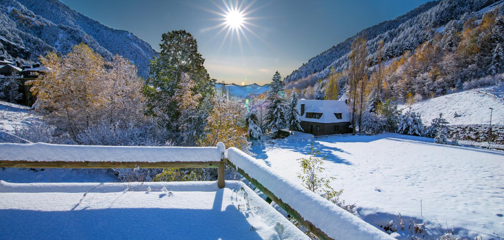 Andorre montagnes enneigées