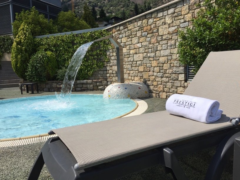 Outdoor swimming pool Hotel Mercure Prestigi Hotels Andorra